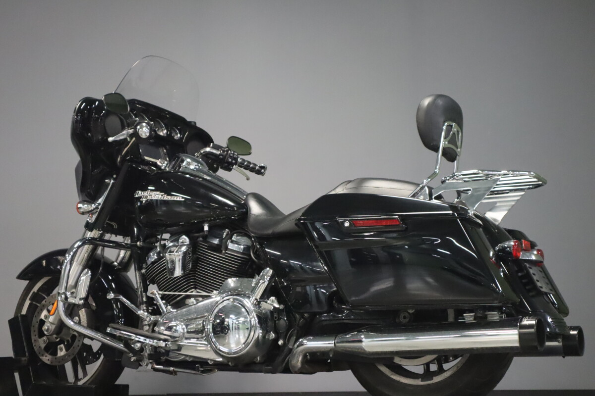 2017 Harley-Davidson Street Glide Special FLHXS - Photo 6