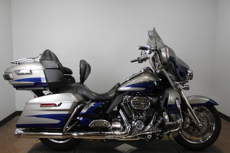 Harley-Davidson CVO Limited 2017 FLHTKSE 957980BB PAL SLV/PTM BLU W/PINSTRIPE