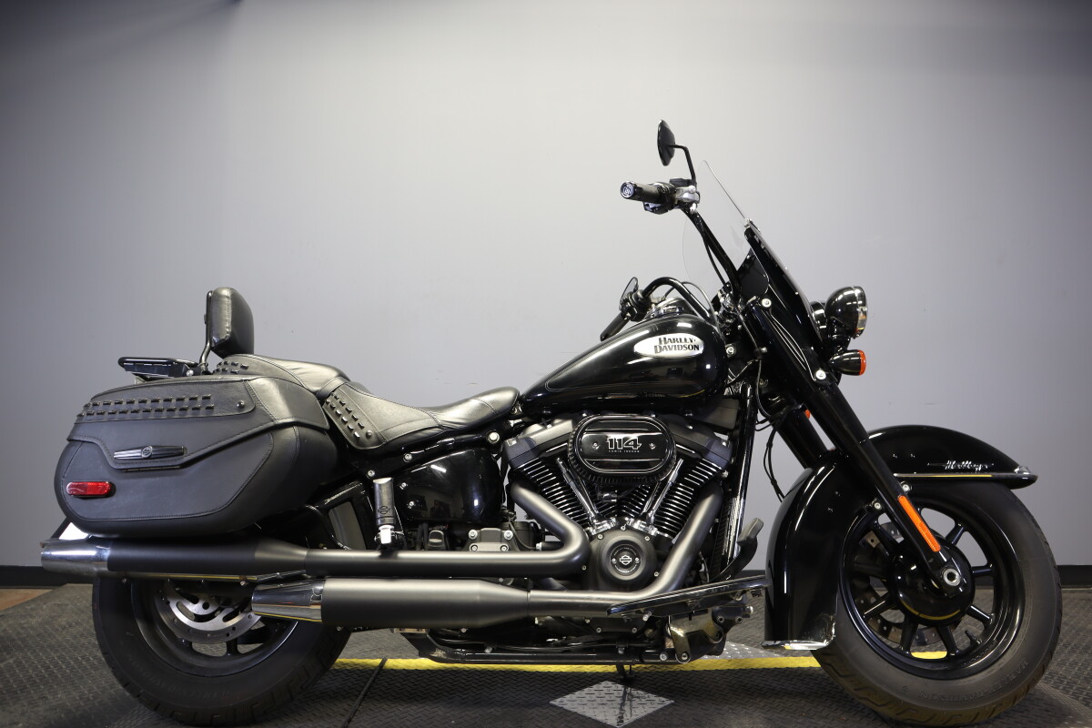 Iron 883™ | Summit Harley Davidson®