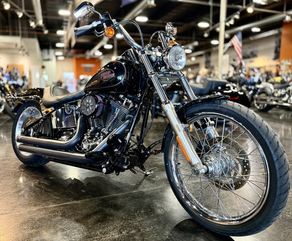 2009 Harley-Davidson® Softail® Custom Vivid Black (Chrome Finish w