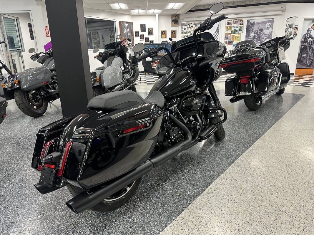 2024 Harley-Davidson Road Glide Vivid Black - Black Finish - Photo 4