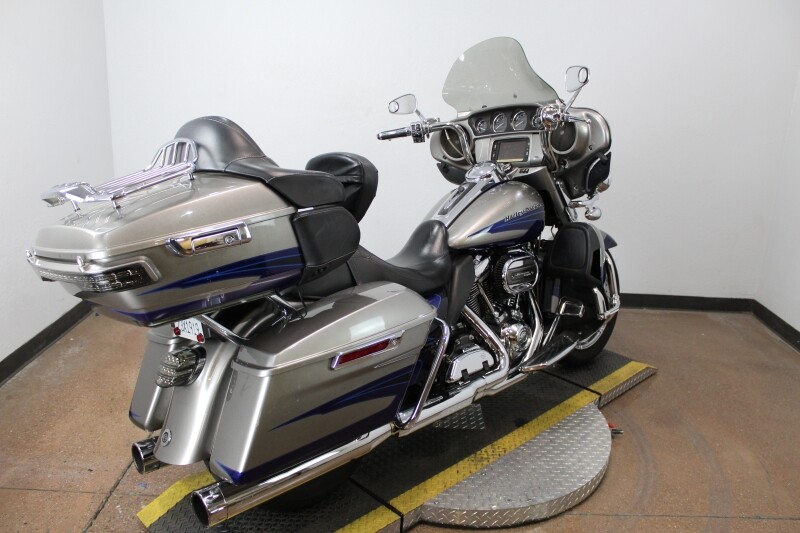 Harley-Davidson CVO Limited 2017 FLHTKSE 957980BB PAL SLV/PTM BLU W/PINSTRIPE - Photo 10