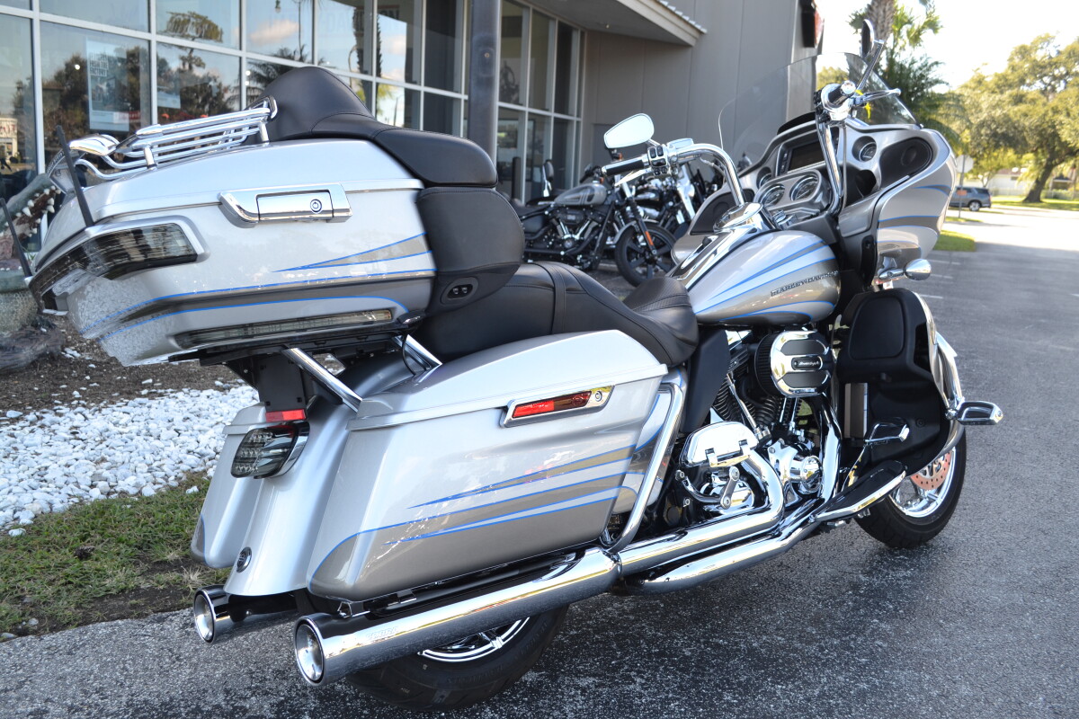 2016 Harley-Davidson CVO Road Glide Ultra - FLTRUSE - Photo 9