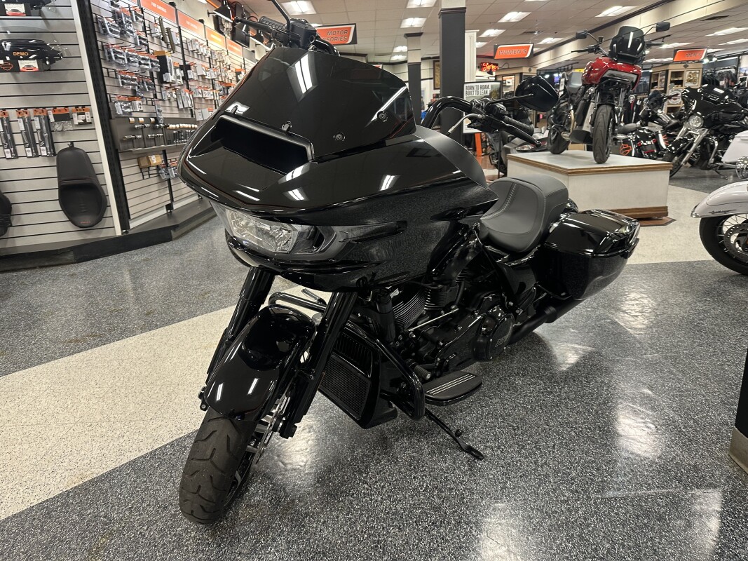 2024 Harley-Davidson Road Glide Vivid Black - Black Finish - Photo 2