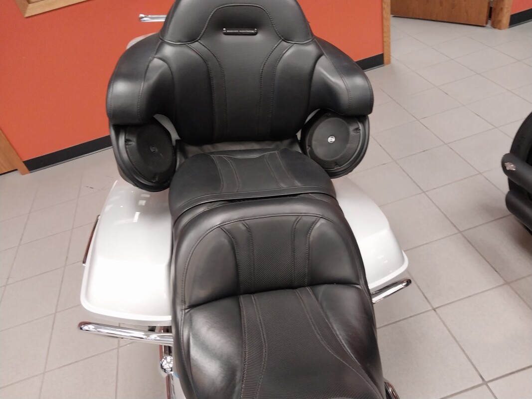 FLTRUSE 2016 CVO Road Glide Ultra - Photo 10
