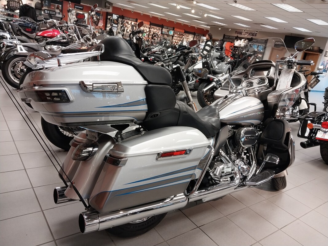 FLTRUSE 2016 CVO Road Glide Ultra - Photo 8