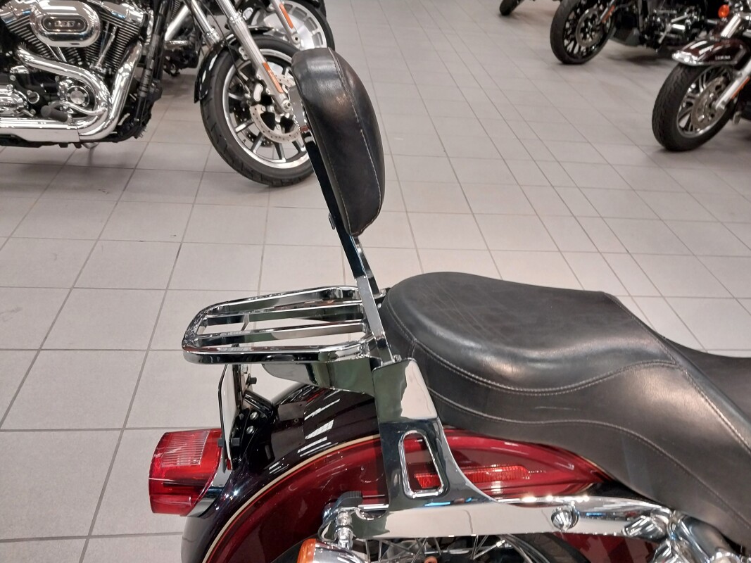 FXDC 2014 Super Glide Custom - Photo 10