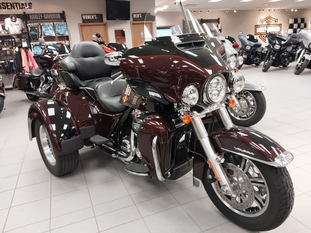 FLHTCUTG 2022 Tri Glide Ultra - Photo 2