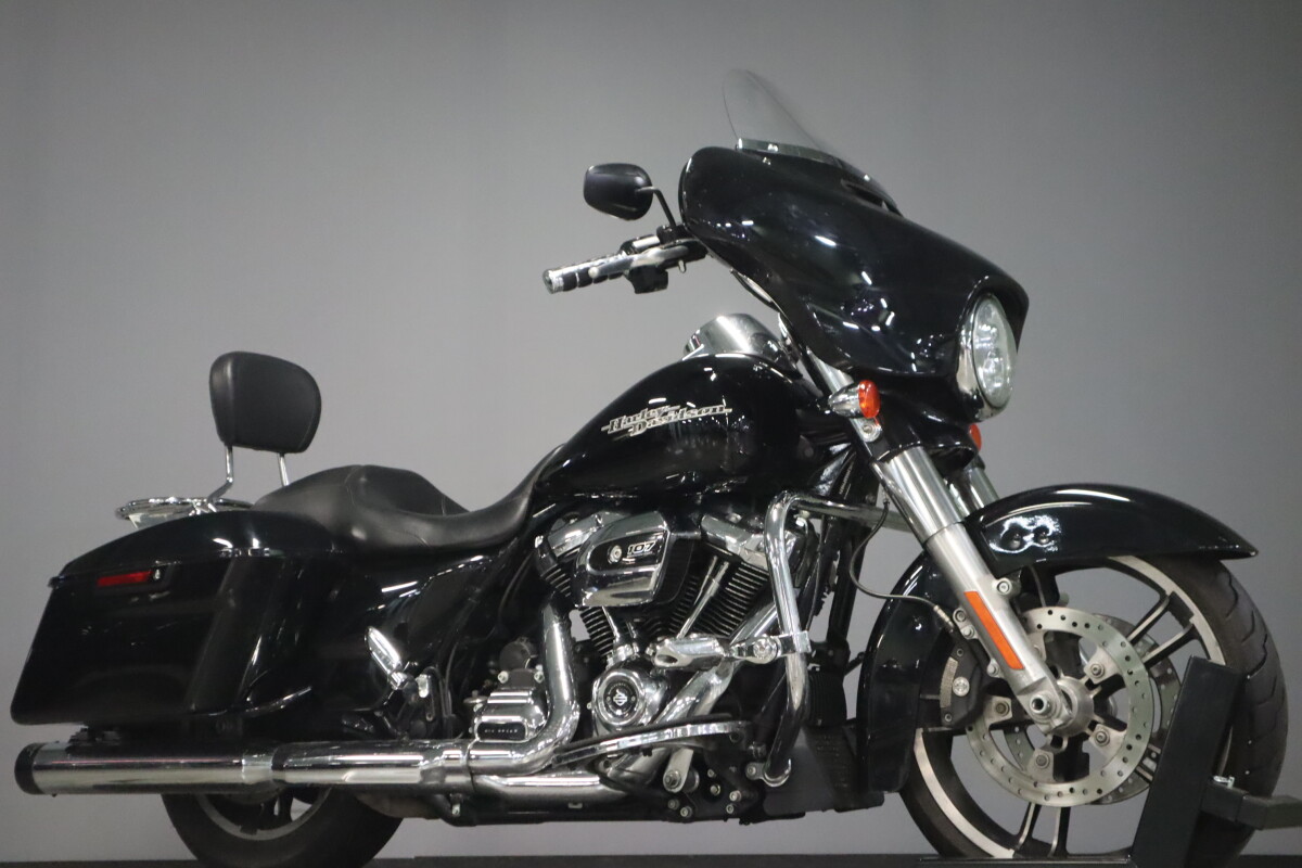 2017 Harley-Davidson Street Glide Special FLHXS - Photo 2