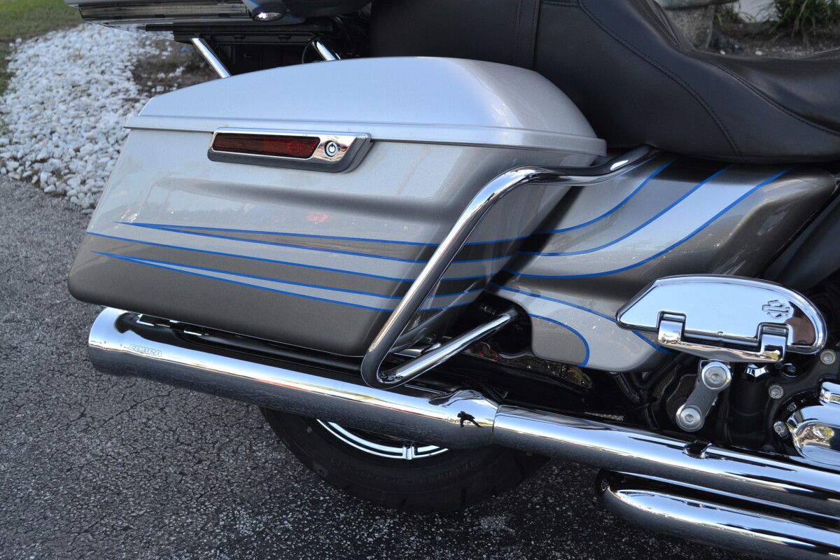 2016 Harley-Davidson CVO Road Glide Ultra - FLTRUSE - Photo 6