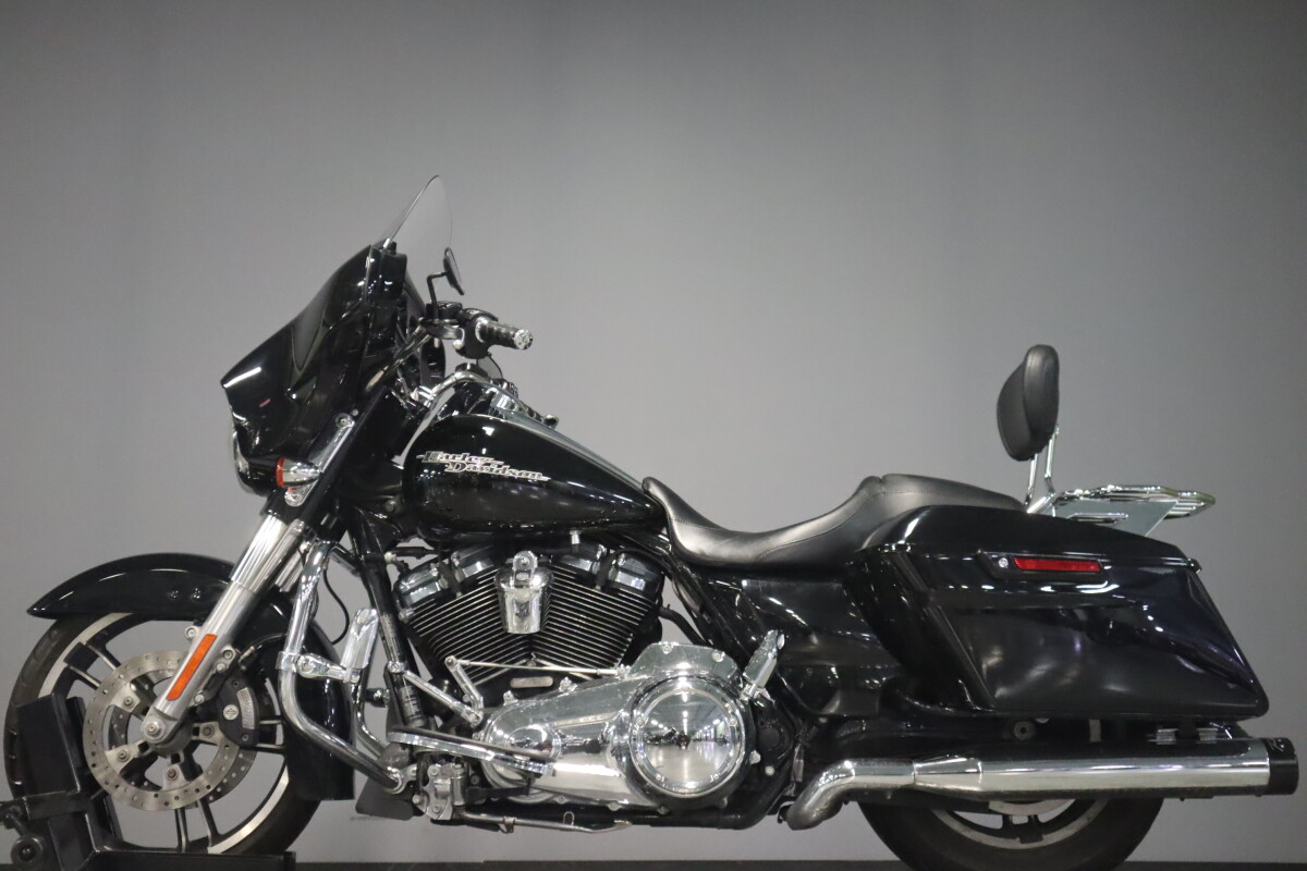 2017 Harley-Davidson Street Glide Special FLHXS - Photo 5