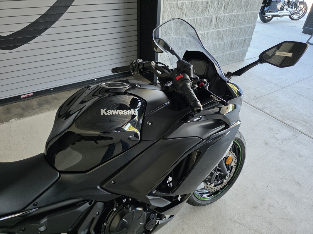 2025 Kawasaki NINJA 650 - Photo 4