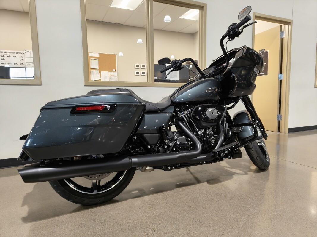 2025 Harley-Davidson Road Glide Iron Horse Metallic - Black Finish - Photo 5