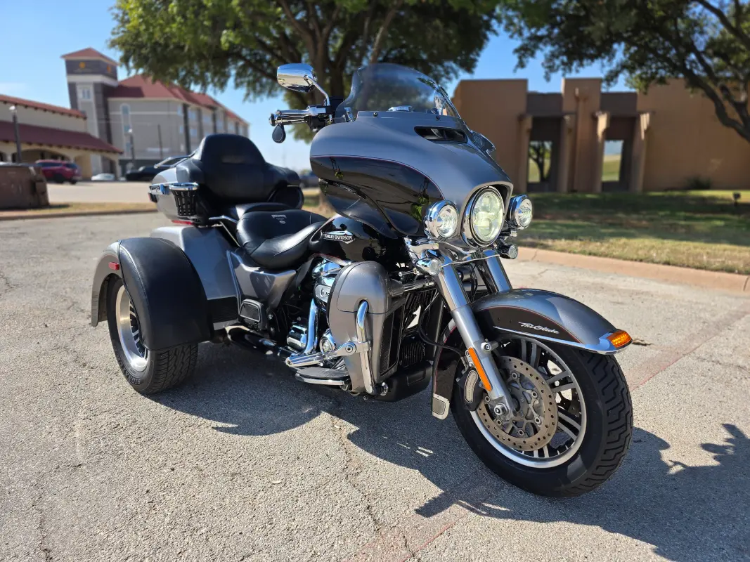 2017 Harley-Davidson Tri Glide Ultra - Photo 2