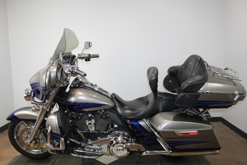 Harley-Davidson CVO Limited 2017 FLHTKSE 957980BB PAL SLV/PTM BLU W/PINSTRIPE - Photo 5
