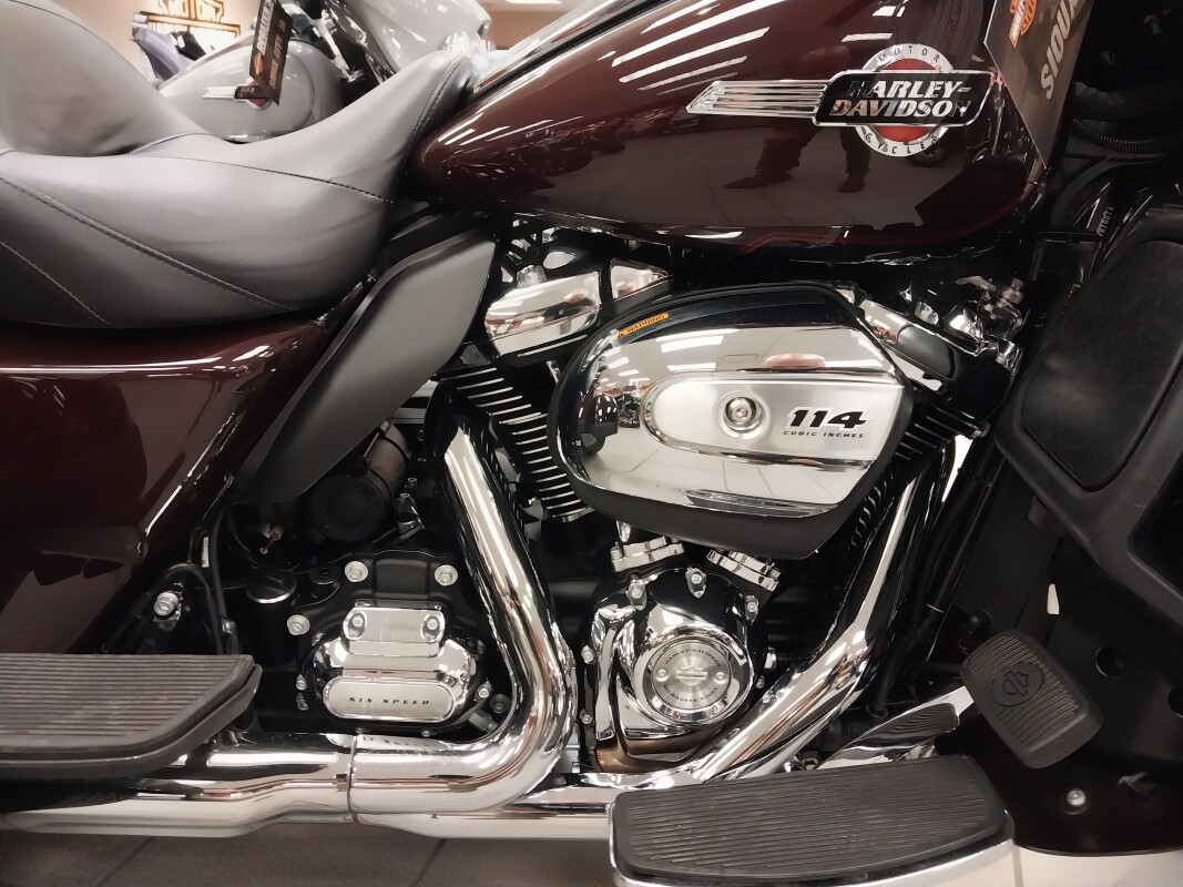 FLHTCUTG 2022 Tri Glide Ultra - Photo 8
