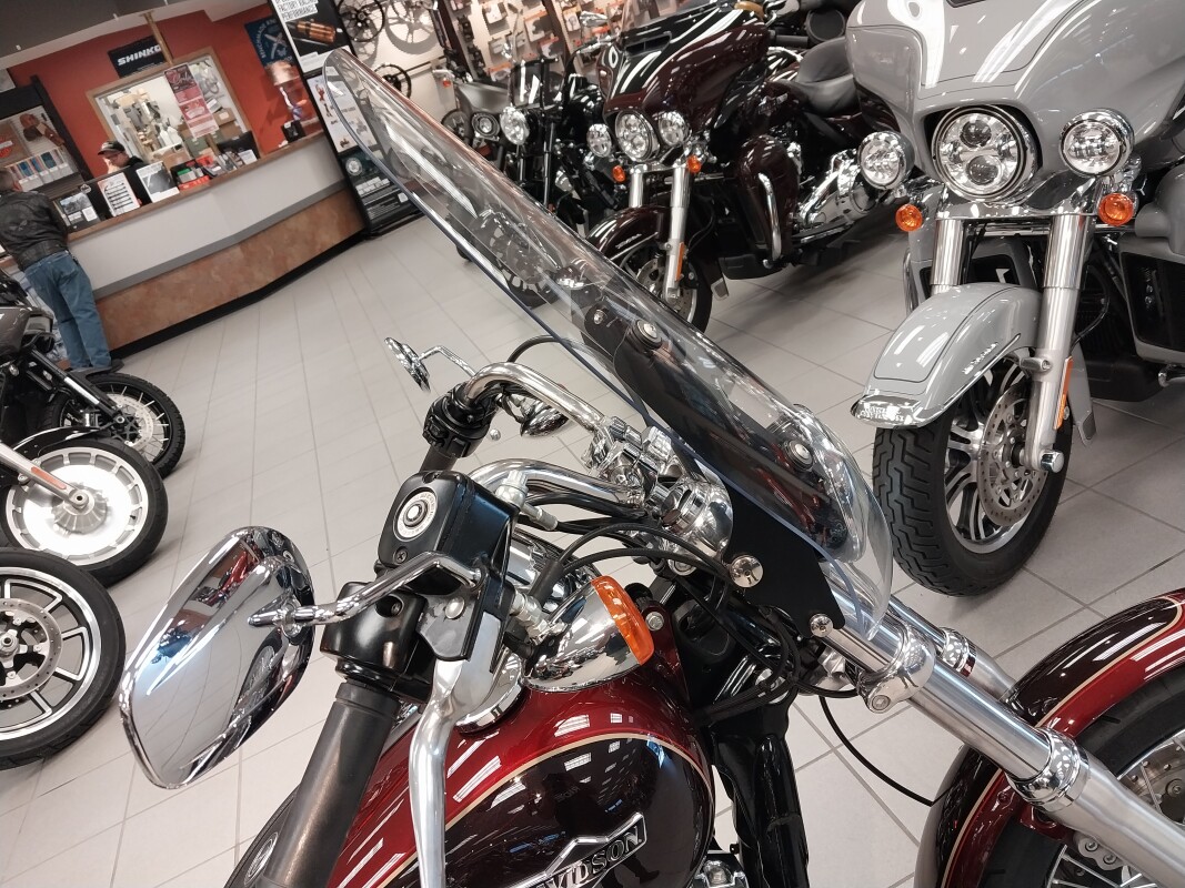 FXDC 2014 Super Glide Custom - Photo 9