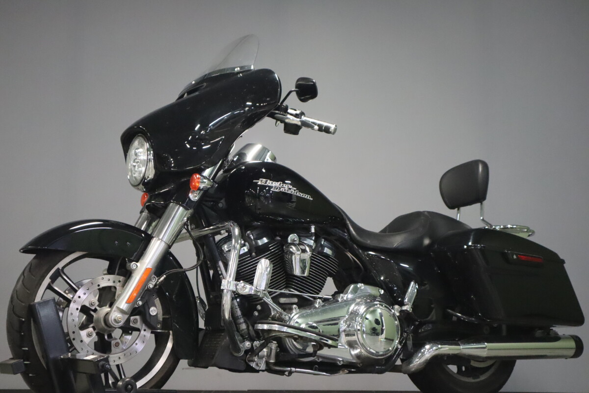 2017 Harley-Davidson Street Glide Special FLHXS - Photo 4
