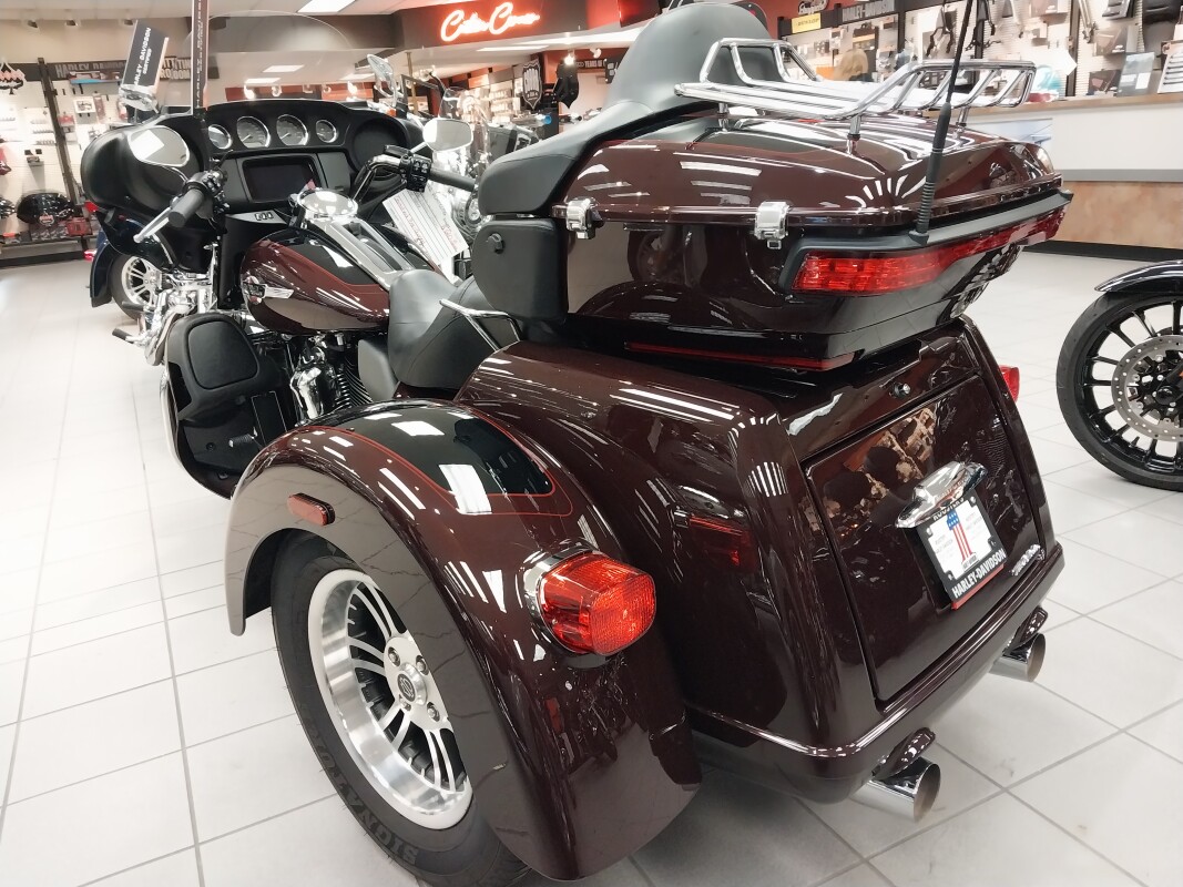 FLHTCUTG 2022 Tri Glide Ultra - Photo 6
