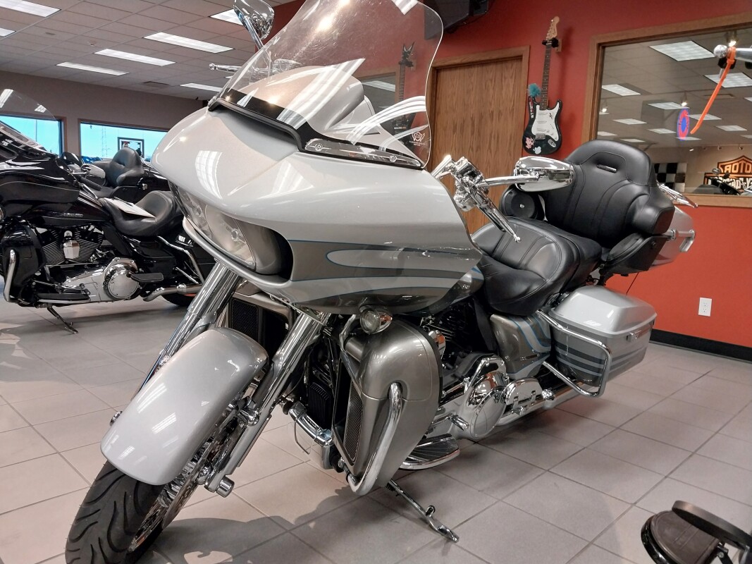 FLTRUSE 2016 CVO Road Glide Ultra - Photo 4