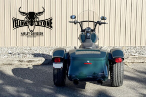 2024 Harley-Davidson® Freewheeler® Alpine Green / Vivid Black thumb 2