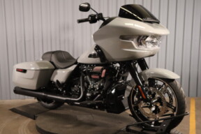 2024 Harley-Davidson® Road Glide™ FLTRX thumb 2
