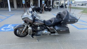 2016 Harley-Davidson® CVO™ Limited thumb 2