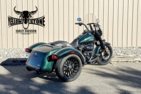2024 Harley-Davidson® Freewheeler® Alpine Green / Vivid Black thumb 3