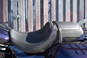 2025 Harley-Davidson® Street Glide® FLHX thumb 2