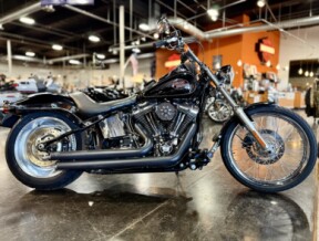 2009 Harley-Davidson® Softail® Custom Vivid Black (Chrome Finish w/ Laced Wheels) thumb 3