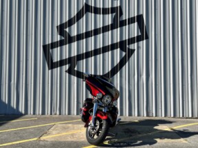 2017 Harley-Davidson® CVO™ Limited Black Garnet & Electric Red Pearl with Carbon Dust thumb 3