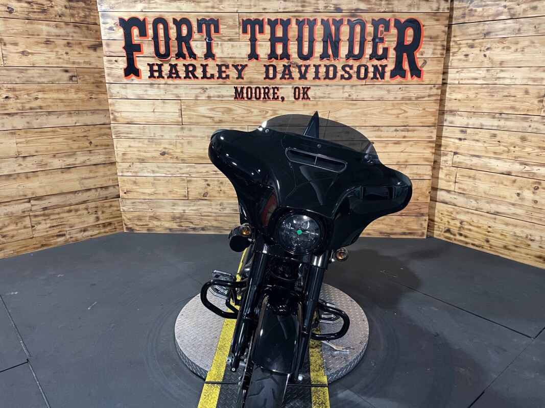 Harley-Davidson Street Glide Special 2023 FLHXS Vivid Black - Black Finish - Photo 4