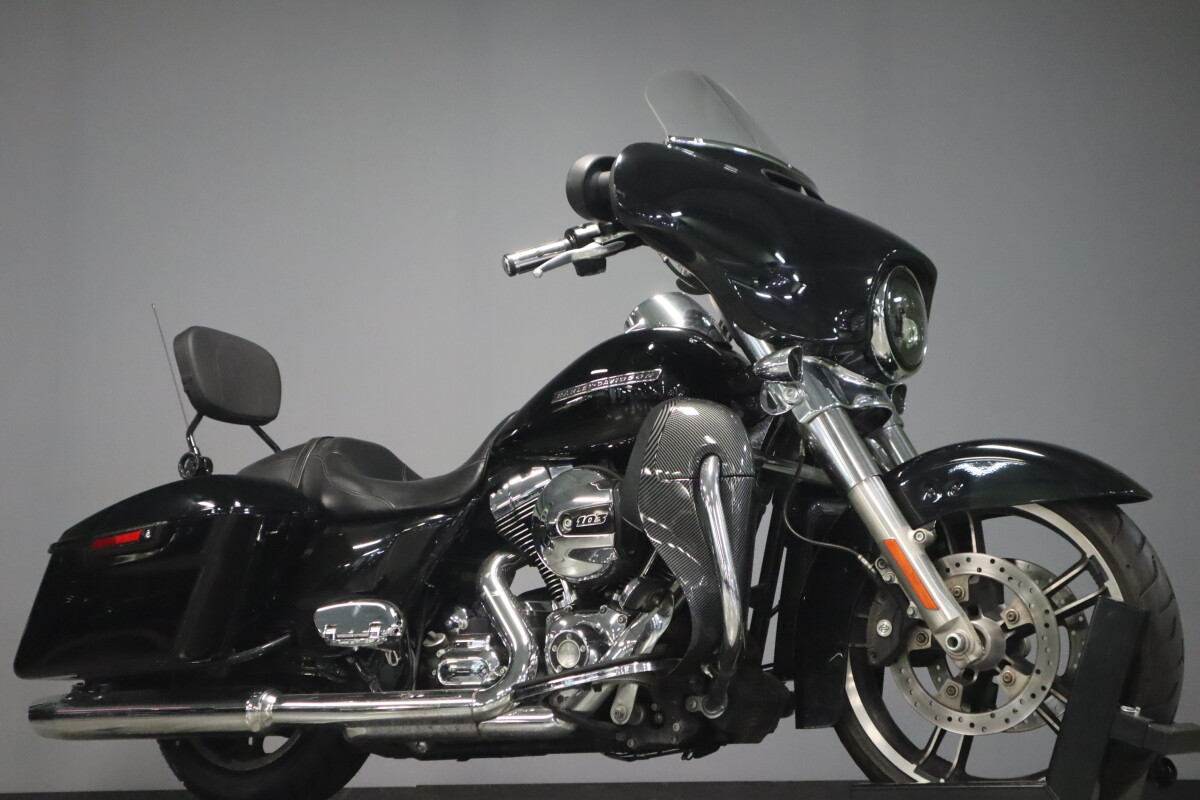 2014 Harley-Davidson Street Glide FLHX - Photo 2