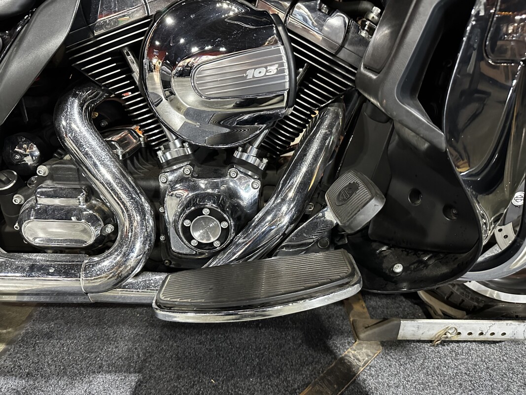 Harley-Davidson Electra Glide Ultra Limited 2014 FLHTK CHAR PRL/V BLK W/ PINSTRIPE - Photo 3