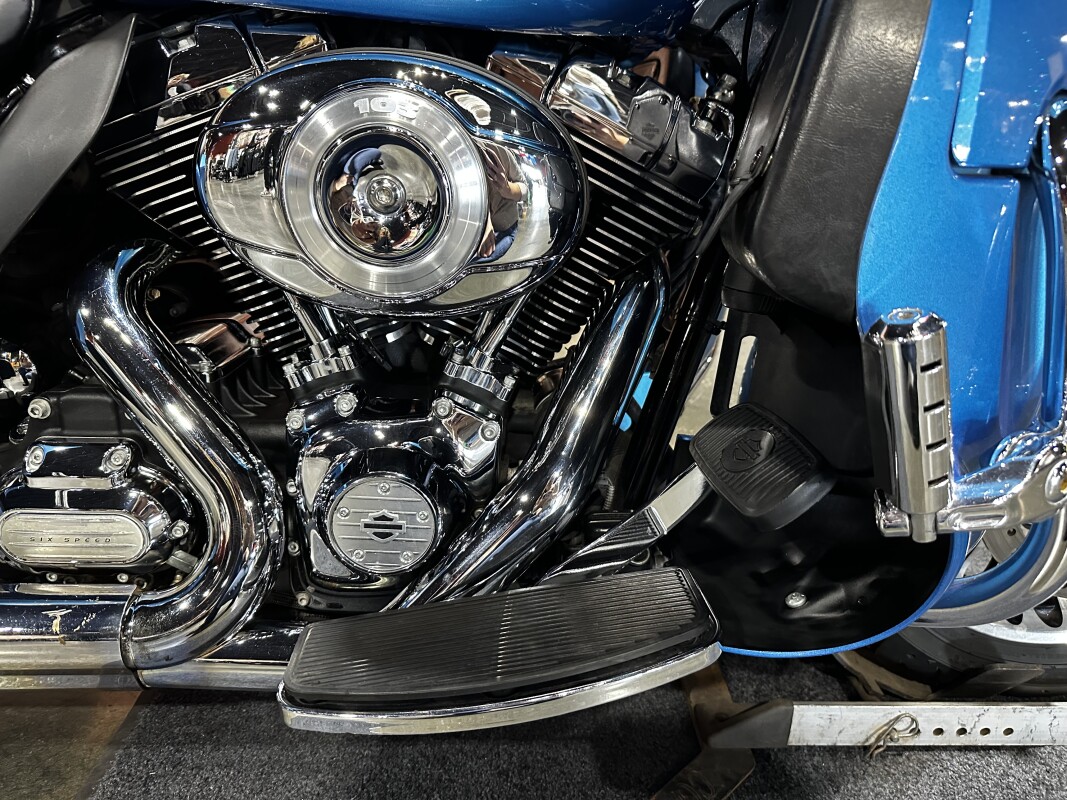 Harley-Davidson Road Glide Ultra 2011 FLTRU COOL BLUE PEARL - Photo 3