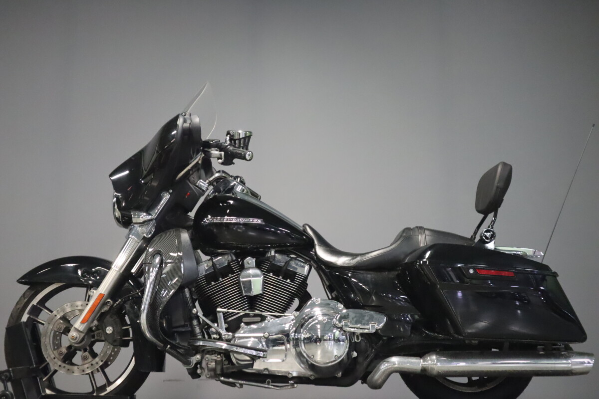 2014 Harley-Davidson Street Glide FLHX - Photo 5