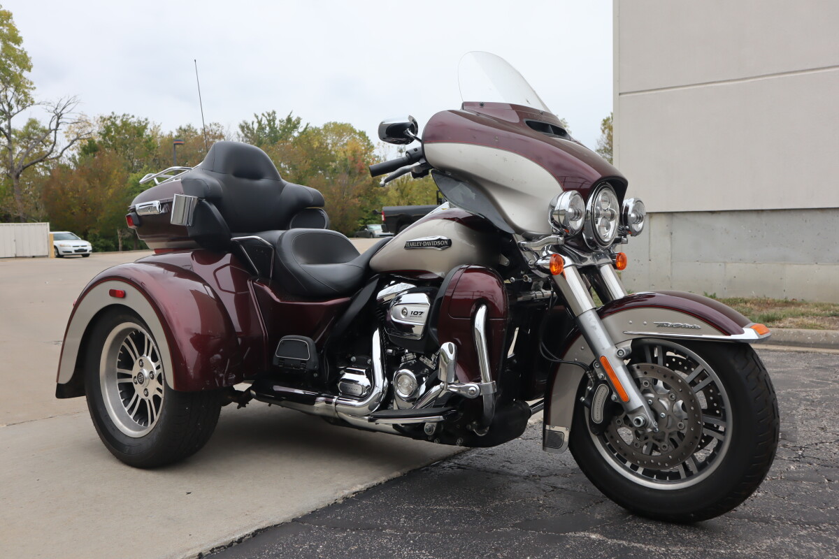 2018 Harley-Davidson Tri Glide Ultra FLHTCUTG - Photo 2
