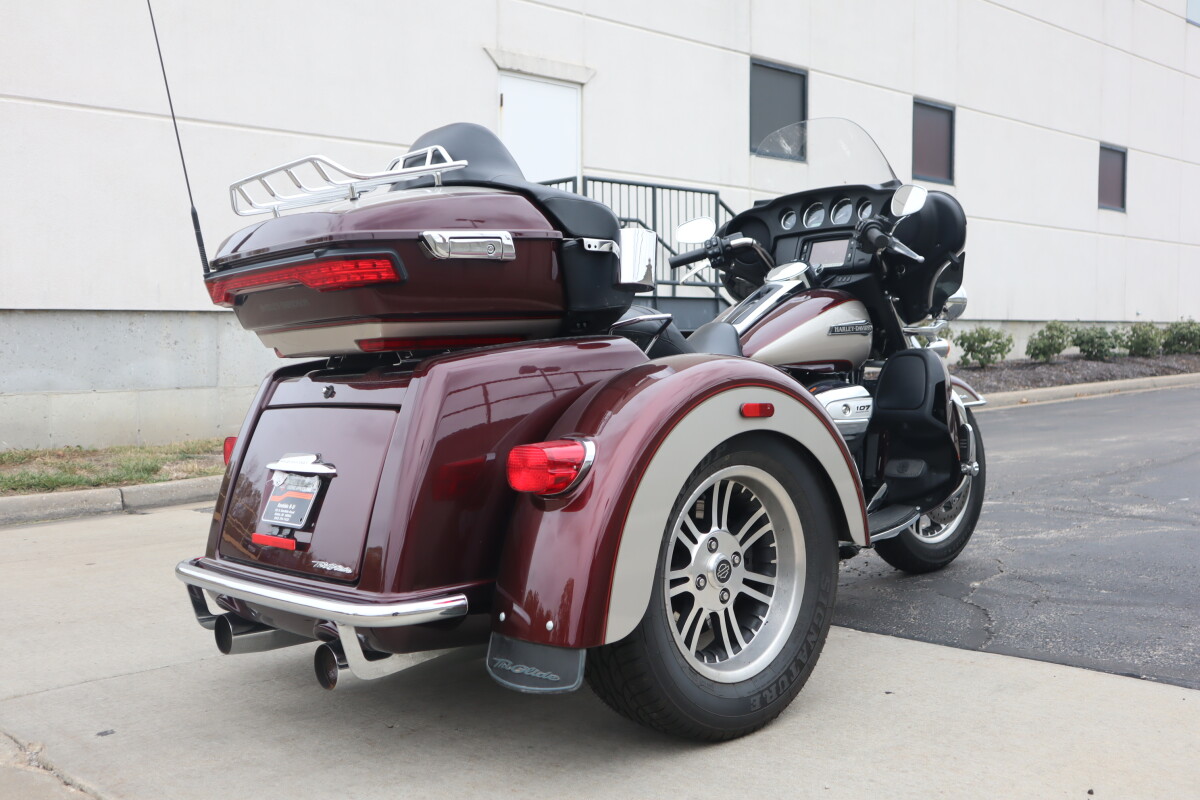 2018 Harley-Davidson Tri Glide Ultra FLHTCUTG - Photo 8