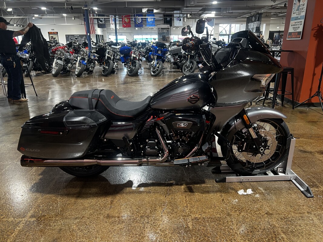 Harley-Davidson CVO Road Glide 2025 FLTRXSE RAVEN FADE - Photo 5