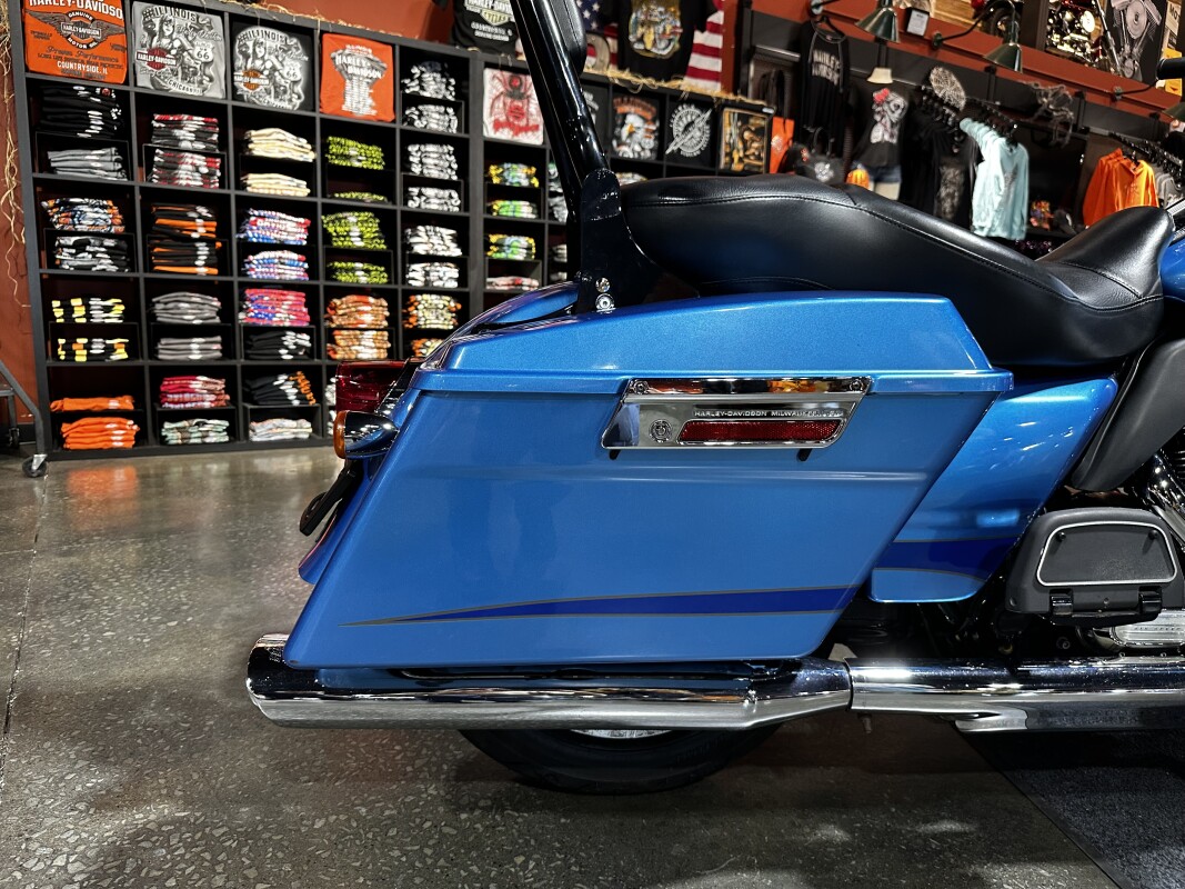 Harley-Davidson Road Glide Ultra 2011 FLTRU COOL BLUE PEARL - Photo 6