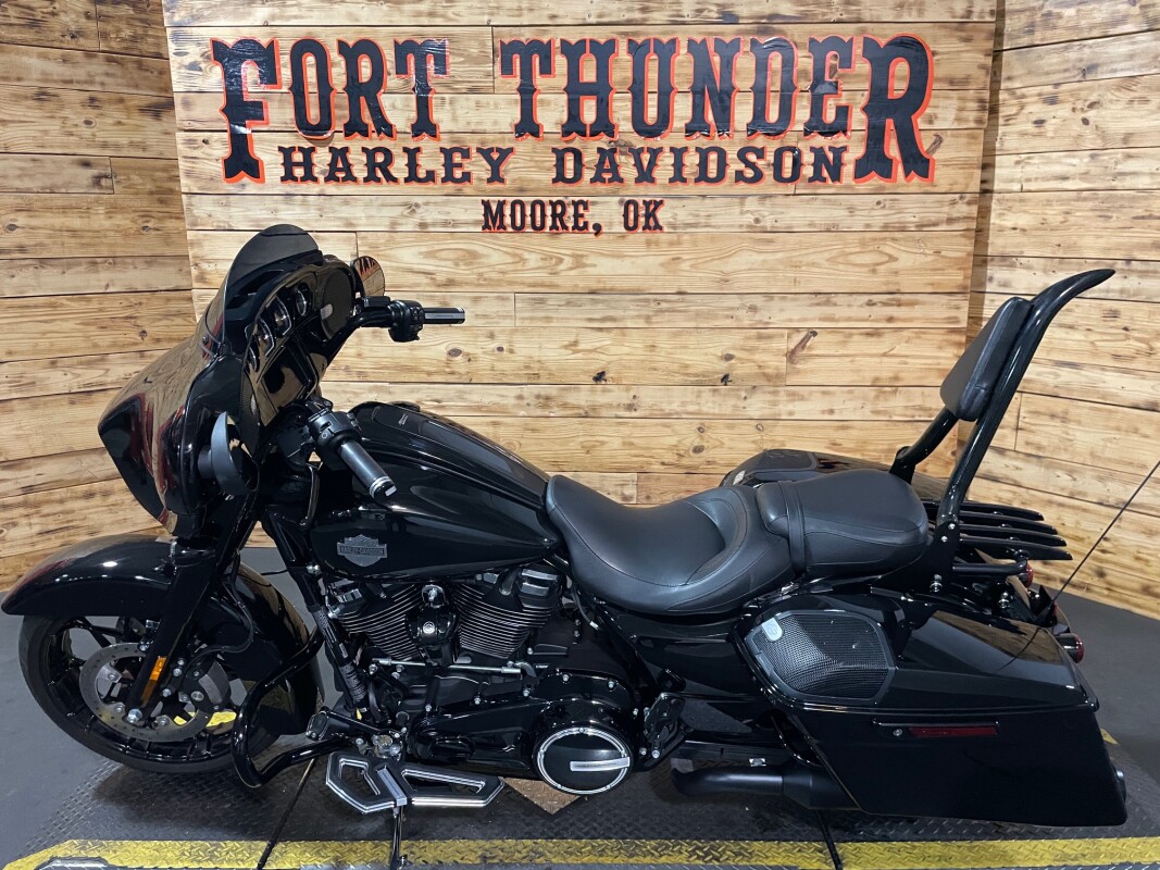 Harley-Davidson Street Glide Special 2023 FLHXS Vivid Black - Black Finish - Photo 8