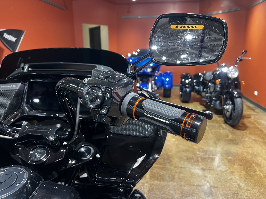 Harley-Davidson CVO Road Glide 2025 FLTRXSE RAVEN FADE - Photo 3