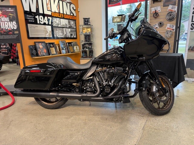 2022 HARLEY-DAVIDSON FLTRXST ROAD GLIDE ST in Vivid Black
