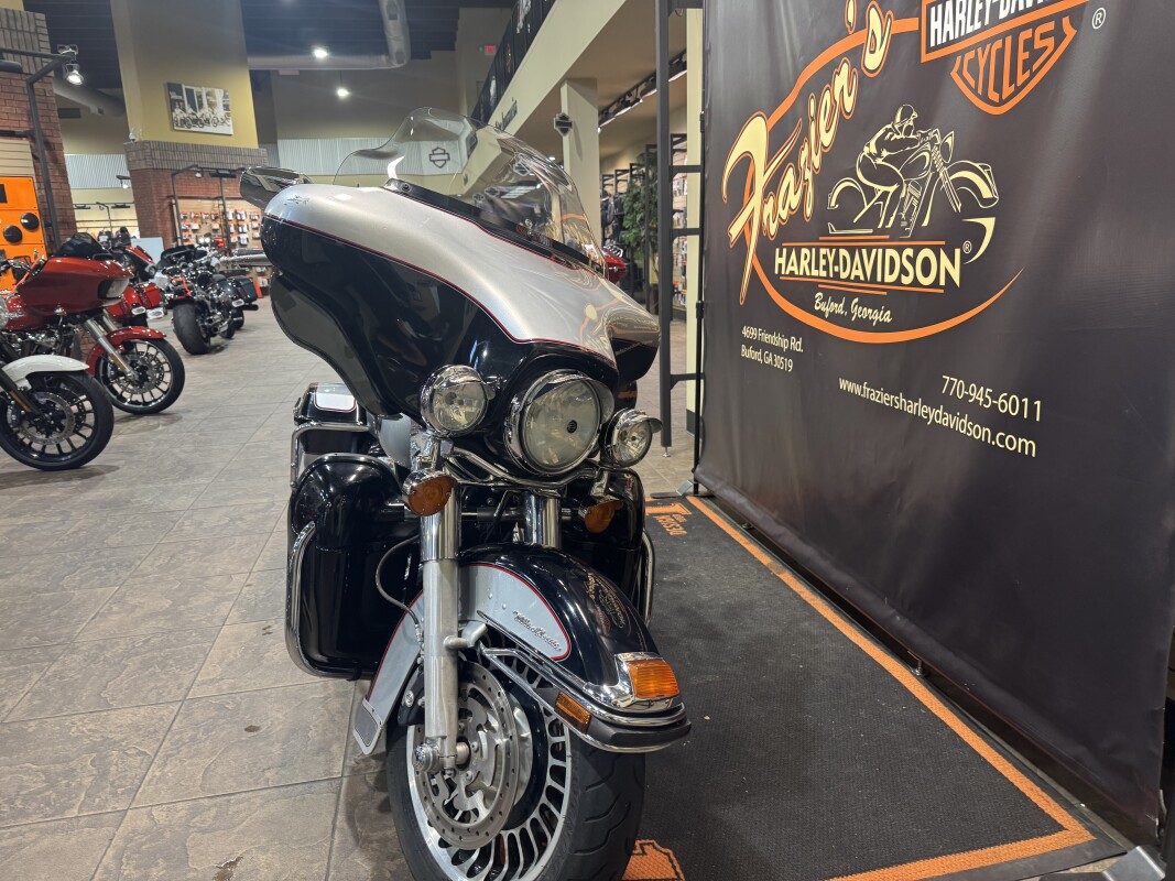 2010 Harley-Davidson Electra Glide Ultra Classic 086 V BLK/BRIL SLVR - Photo 4