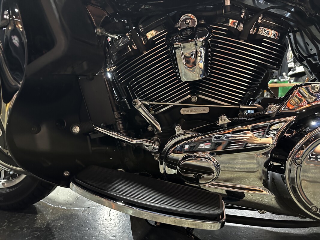 Harley-Davidson Tri Glide Ultra 2022 FLHTCUTG BLACK - Photo 10