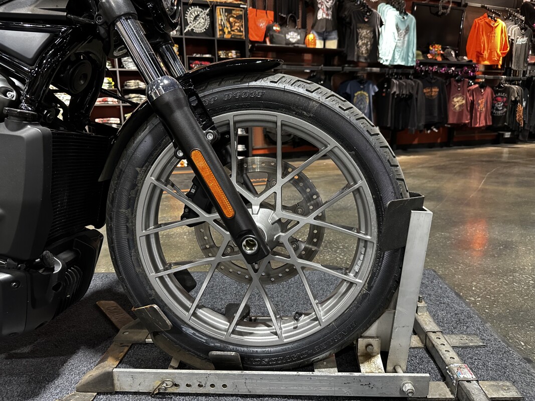 Harley-Davidson Nightster Special 2023 RH975S VIVID BLACK - Photo 2