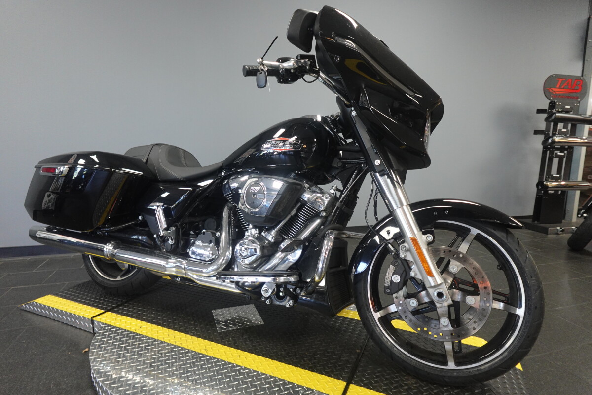 2024 Harley-Davidson Street Glide FLHX - Photo 2