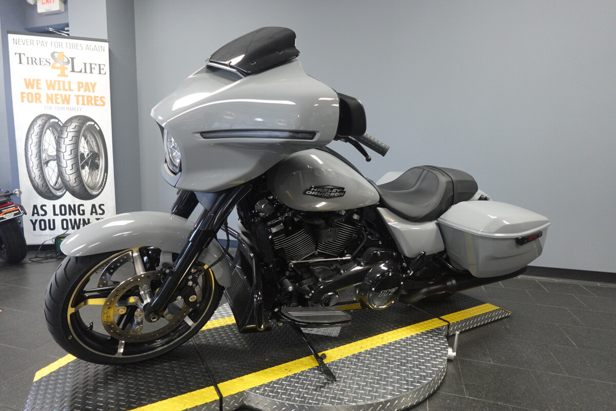 2025 Harley-Davidson Street Glide FLHX - Photo 4