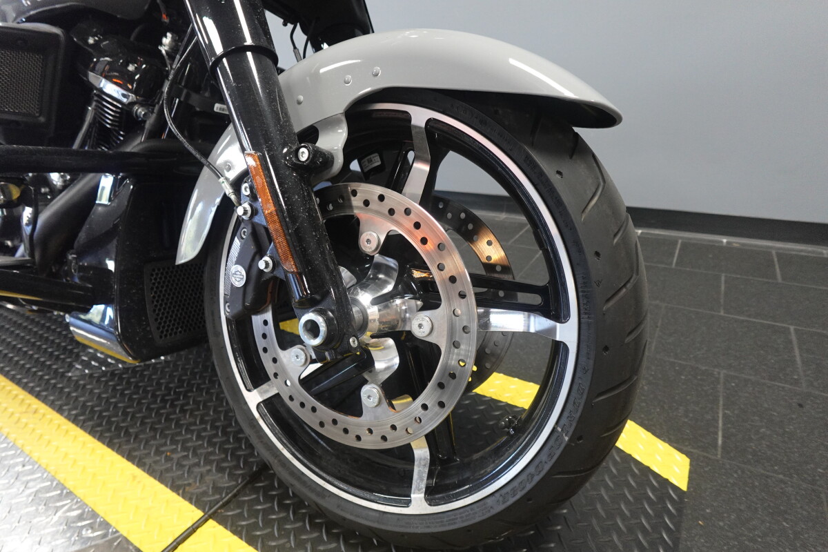 2025 Harley-Davidson Street Glide FLHX - Photo 10