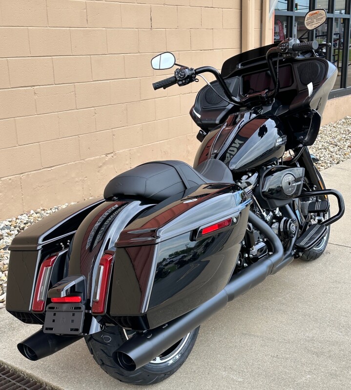 2025 Harley-Davidson Road Glide Vivid Black - Photo 2